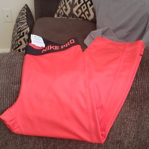 Nike pro crop leggings.